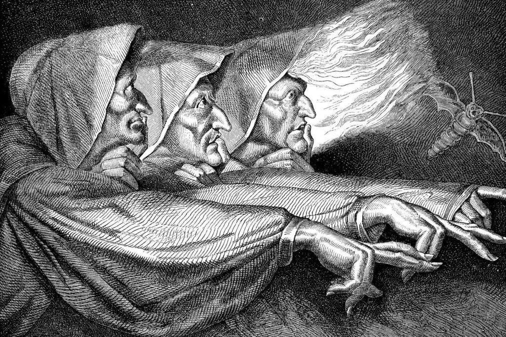 Effective opening of Macbeth - 3 witches pointing