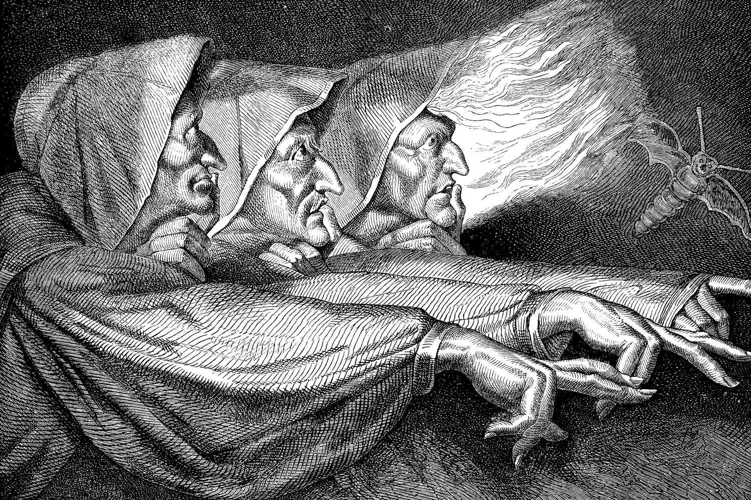 Effective opening of Macbeth - 3 witches pointing